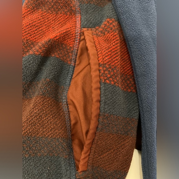 Eddie Bauer men’s large pullover with button close and pockets. - Picture 3 of 6